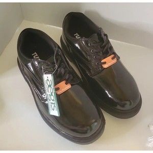 TUGS MEN's..  Slip & oil resistant size 6